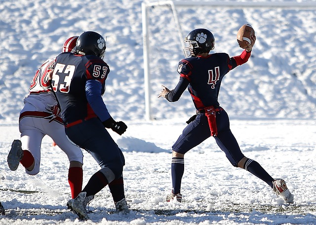 琼斯：我们一直都支持斯洛特，萨拉赫的情况轮不到我点评