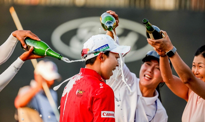 孔蒂：球员承担责任展现了成长，此刻我们不怕任何事物任何人