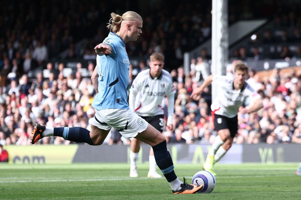 足球曼城豪取八连胜，瓜帅怒赞全队发挥完美