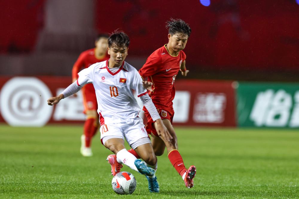 中超三连冠！海港客场1-0英博，加布里埃尔制胜球+进球被吹